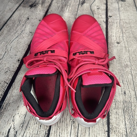 Nike LeBron Zoom Soldier 9 Think Pink Men’s Size 10 1/2 Basketball Sneakers - Picture 12 of 15